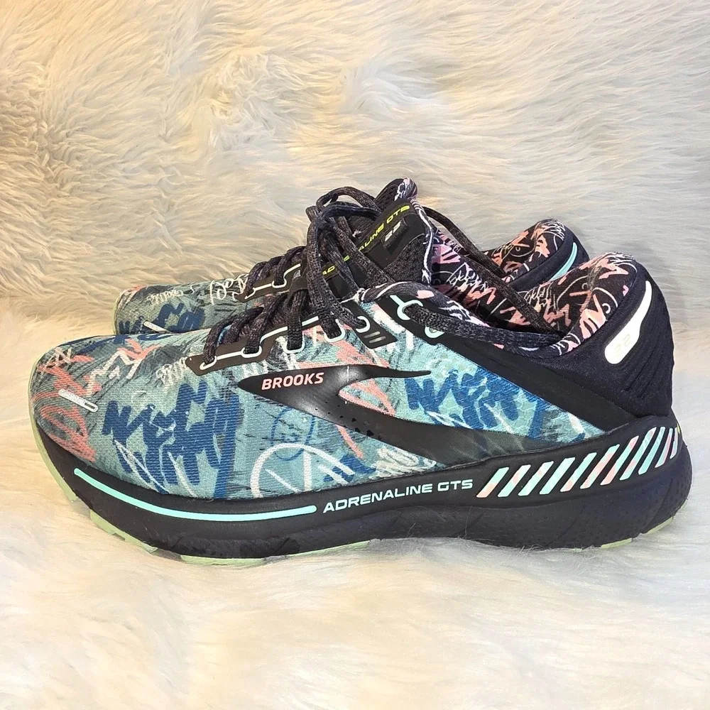 Women's Running Shoes - Brooks Adrenaline GTS 22 Graffiti Print Size 11 - 120353